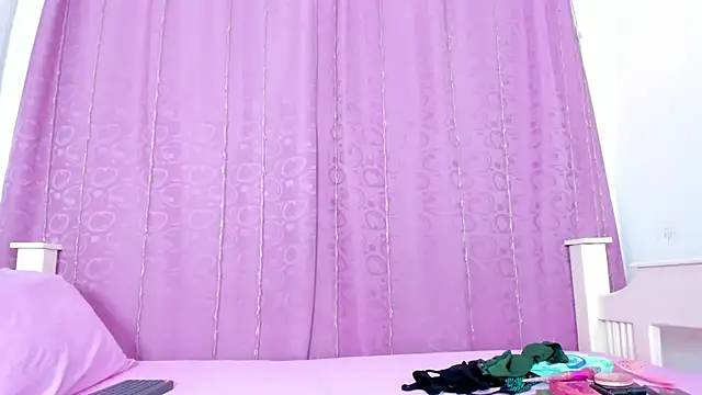 nahomy smiith online show from October 2025 07:11:01 PM