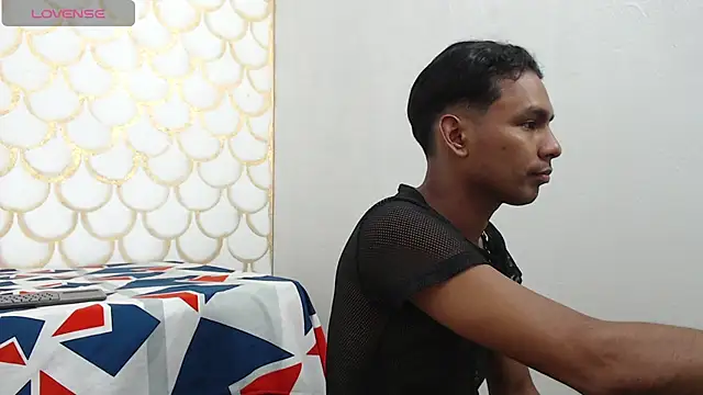 nahomy smiith online show from December 2025 12:59:02 AM