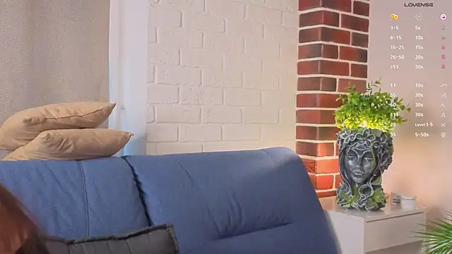 Snapshot of MissyHuf chatting on November 2025 08:25:01 AM MissyHuf online show from November 2025 08:25:01 AM