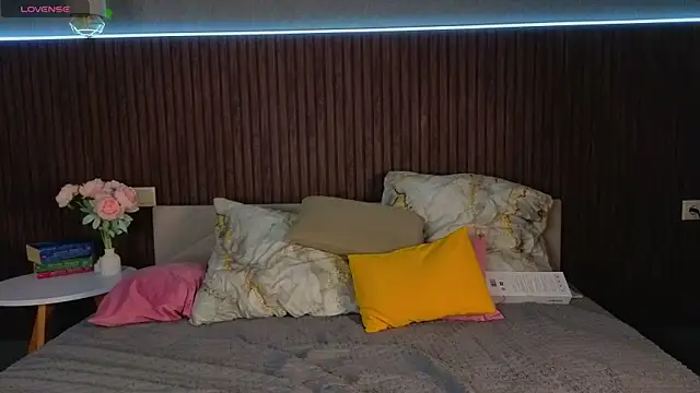 kitsun ne online show from November 2025 08:24:01 PM