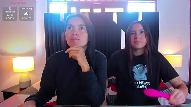 Snapshot of Sofy_and_Mia chatting on November 2025 12:20:01 PM Sofy and Mia online show from November 2025 12:20:01 PM