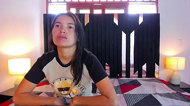 Snapshot of Sofy_and_Mia chatting on November 2025 12:42:01 PM Sofy and Mia online show from November 2025 12:42:01 PM