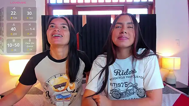 Snapshot of Sofy_and_Mia chatting on October 2025 12:04:01 PM Sofy and Mia online show from October 2025 12:04:01 PM