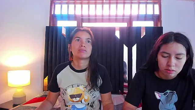 Snapshot of Sofy_and_Mia chatting on October 2025 12:02:02 PM Sofy and Mia online show from October 2025 12:02:02 PM