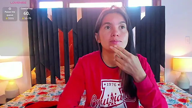 Snapshot of Sofy_and_Mia chatting on December 2025 12:39:01 PM Sofy and Mia online show from December 2025 12:39:01 PM