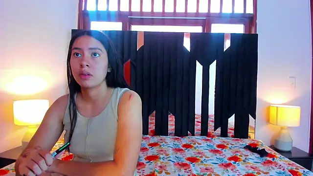 Snapshot of Sofy_and_Mia chatting on October 2025 12:18:01 PM Sofy and Mia online show from October 2025 12:18:01 PM