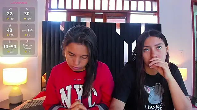 Snapshot of Sofy_and_Mia chatting on November 2025 12:11:02 PM Sofy and Mia online show from November 2025 12:11:02 PM