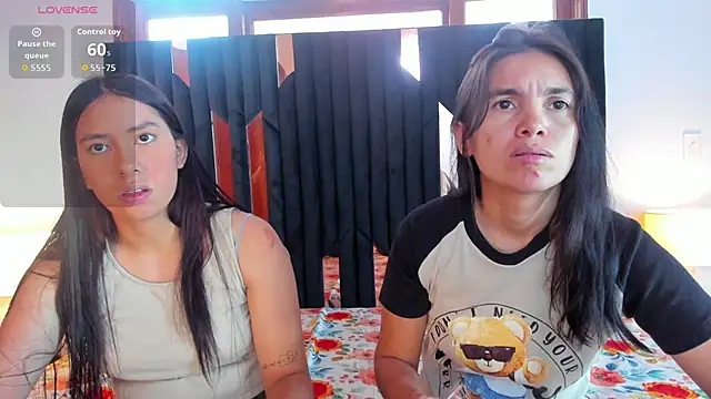 Snapshot of Sofy_and_Mia chatting on November 2025 12:28:01 PM Sofy and Mia online show from November 2025 12:28:01 PM