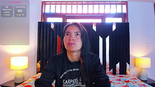 Snapshot of Sofy_and_Mia chatting on November 2025 12:43:02 PM Sofy and Mia online show from November 2025 12:43:02 PM