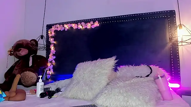 Emma Saylor online show from February 2026 07:53:02 PM