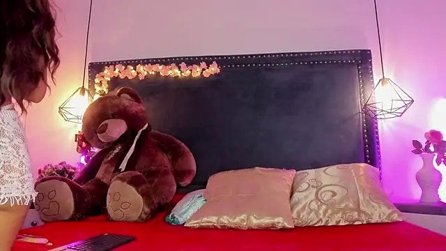 Emma Saylor online show from March 2026 02:08:01 PM