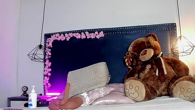 Emma Saylor online show from January 2026 10:08:01 PM