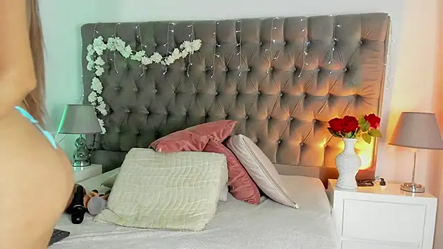 Emma Saylor online show from December 2025 07:23:02 PM