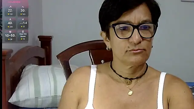 LunaLUVX online show from October 2025 03:59:02 PM