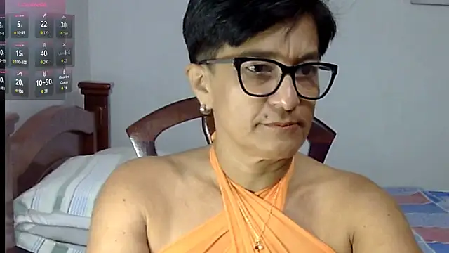 LunaLUVX online show from October 2025 06:08:02 PM