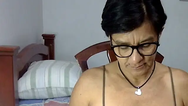 LunaLUVX online show from October 2025 02:47:01 AM