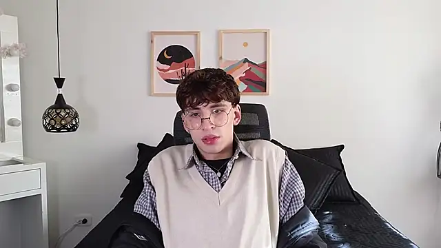 demianmoon online show from October 2025 12:35:02 PM