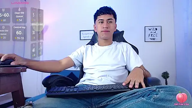 Snapshot of Alancum7 chatting on June 2026 01:19:02 PM Alancum7 online show from June 2026 01:19:02 PM