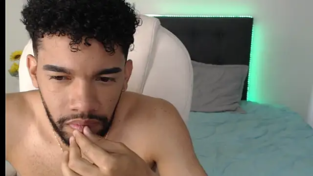 andresnoir  online show from October 2025 02:18:01 PM