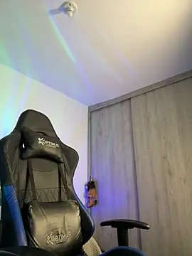 Dave-Max01 online show from November 2025 10:30:01 AM