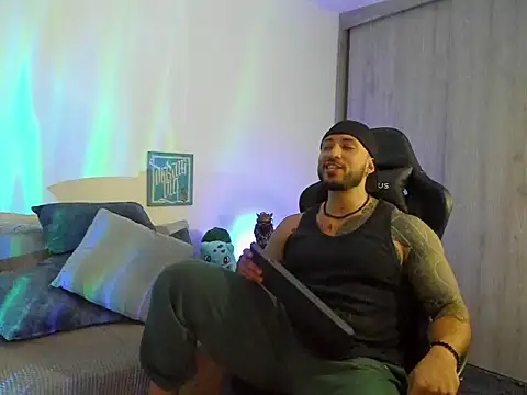 Dave-Max01 online show from November 2025 03:11:01 AM