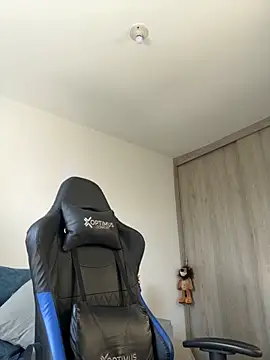 Dave-Max01 online show from November 2025 04:22:02 PM