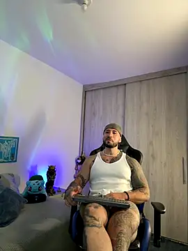 Dave-Max01 online show from November 2025 02:10:02 PM