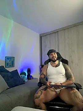 Dave-Max01 online show from November 2025 02:38:01 PM