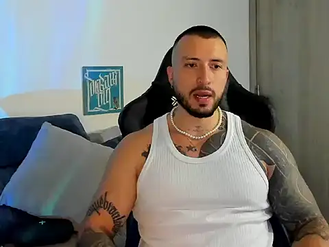 Dave-Max01 online show from November 2025 02:37:02 AM