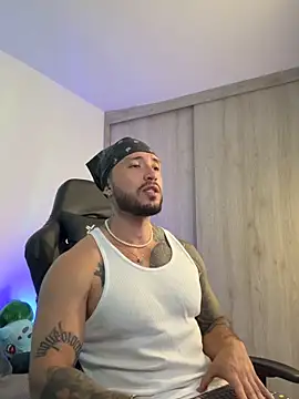 Dave-Max01 online show from November 2025 02:04:02 AM