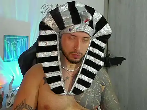 Dave-Max01 online show from October 2025 11:33:01 PM