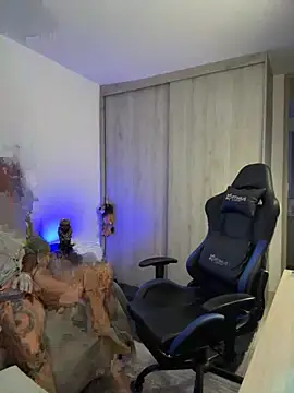 Dave-Max01 online show from November 2025 02:55:02 AM