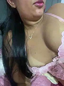 Brunamorenago online show from May 2026 10:35:02 PM