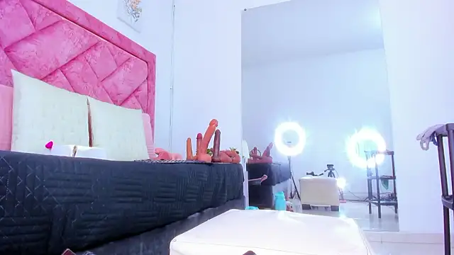 Bigasshott  online show from February 2026 07:12:02 PM