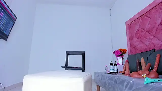 Bigasshott  online show from December 2025 08:10:01 PM