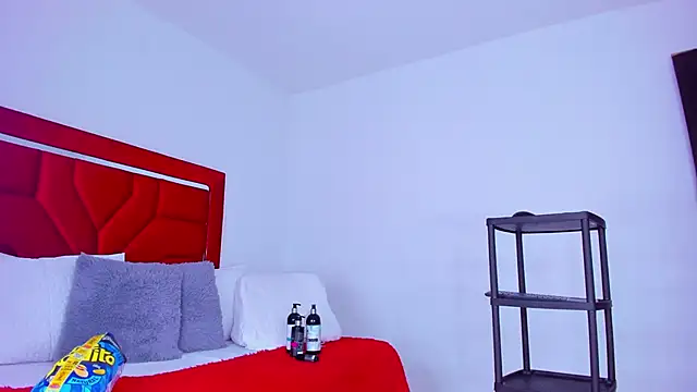 Bigasshott  online show from April 2026 06:59:01 PM