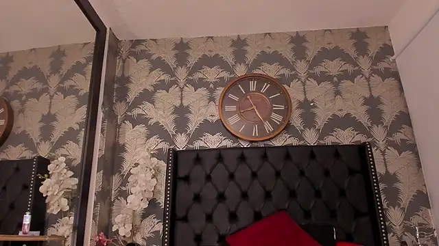 Snapshot of Valeria_Collin chatting on November 2025 10:10:02 PM Valeria Collin online show from November 2025 10:10:02 PM