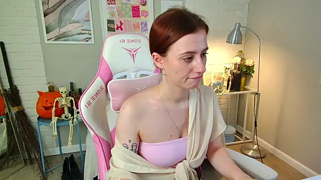 JessiJull online show from October 2025 05:00:02 PM