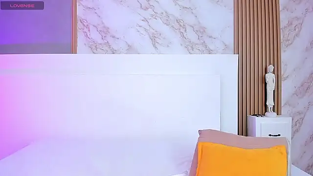 TianaGlow44 online show from October 2025 12:07:01 PM