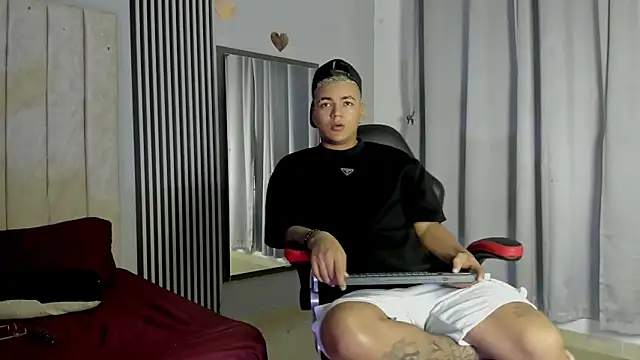 Snapshot of dante_and_kiara chatting on December 2025 09:34:01 PM dante and kiara online show from December 2025 09:34:01 PM