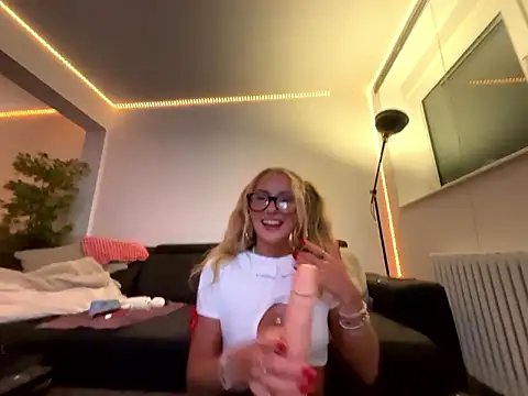 goddesemiiyy online show from January 2026 07:20:02 PM