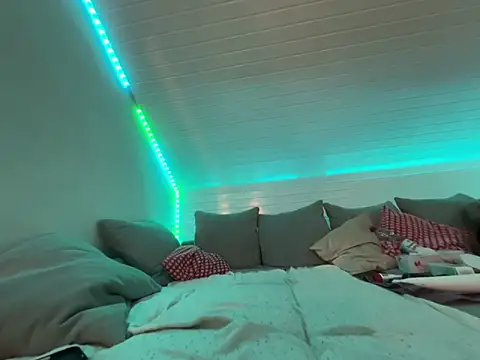 goddesemiiyy online show from December 2025 07:59:01 PM