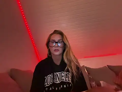 goddesemiiyy online show from November 2025 07:06:01 PM