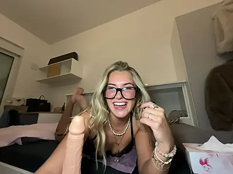 goddesemiiyy online show from January 2026 06:36:02 PM