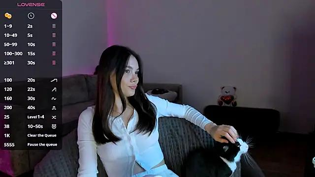 Snapshot of LeanaWILL chatting on October 2025 06:32:02 PM LeanaWILL online show from October 2025 06:32:02 PM