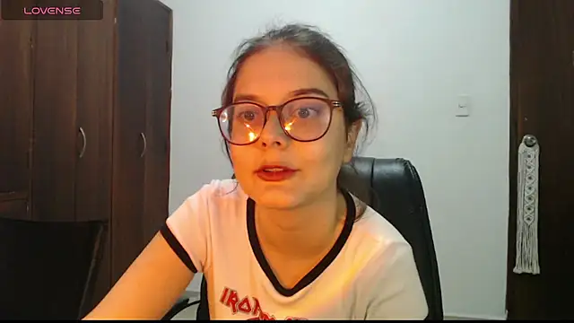 CarlaLorez online show from October 2025 11:18:02 PM