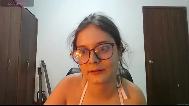 CarlaLorez online show from December 2025 01:06:02 AM
