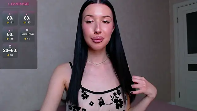 Isabella Fontana online show from October 2025 11:01:01 AM