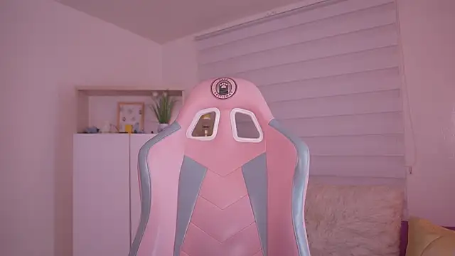 Giia Moretti  online show from November 2025 08:45:01 PM