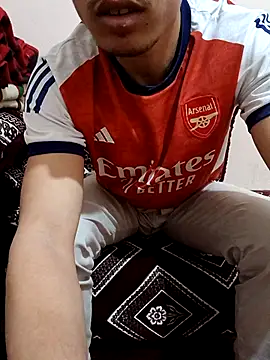 latarak321 online show from April 2026 06:00:02 PM